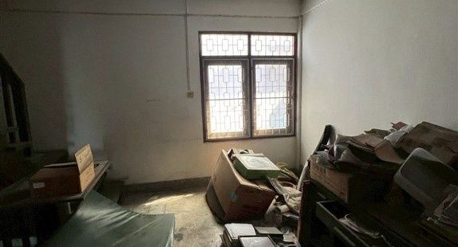 Local comercial en venta de 3 habitaciones en Bang Rak, Bangkok