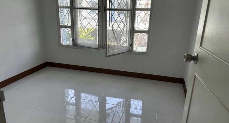 À vendre 3 chambres maison de ville à Bang Phli, Samut Prakan