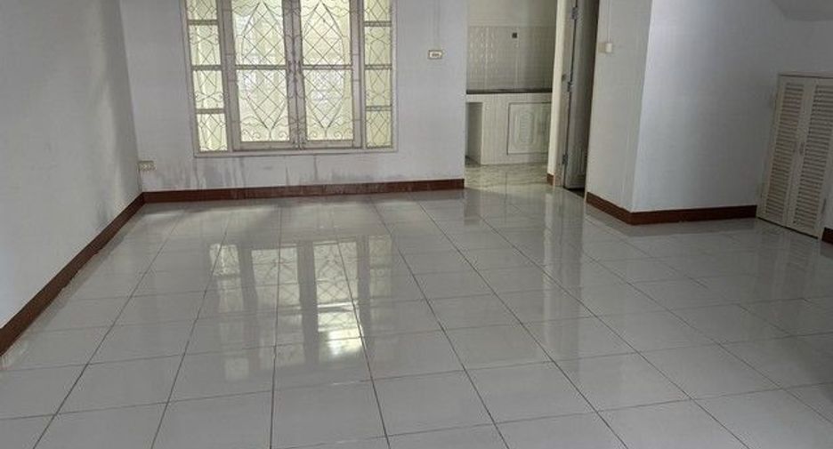 À vendre 3 chambres maison de ville à Bang Phli, Samut Prakan