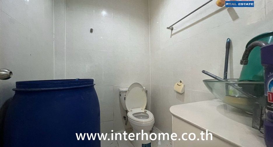 Casa adosada en venta de 3 habitaciones en Lat Lum Kaeo, Pathum Thani