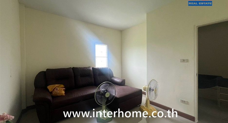 Casa adosada en venta de 3 habitaciones en Lat Lum Kaeo, Pathum Thani