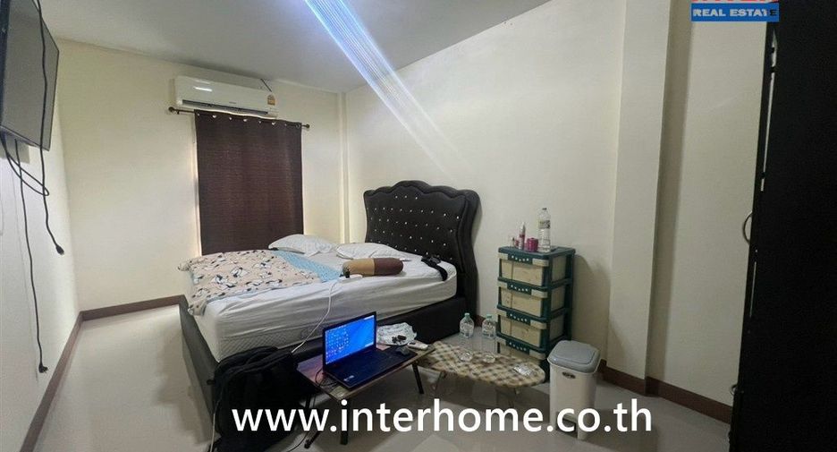 Casa adosada en venta de 3 habitaciones en Lat Lum Kaeo, Pathum Thani