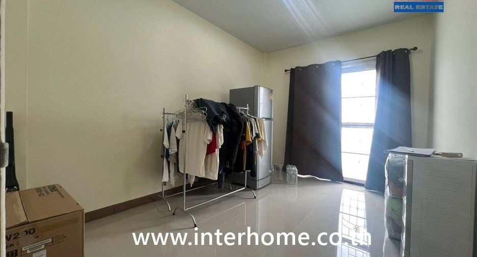 Casa adosada en venta de 3 habitaciones en Lat Lum Kaeo, Pathum Thani
