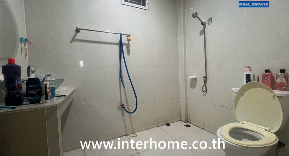 Casa adosada en venta de 3 habitaciones en Lat Lum Kaeo, Pathum Thani