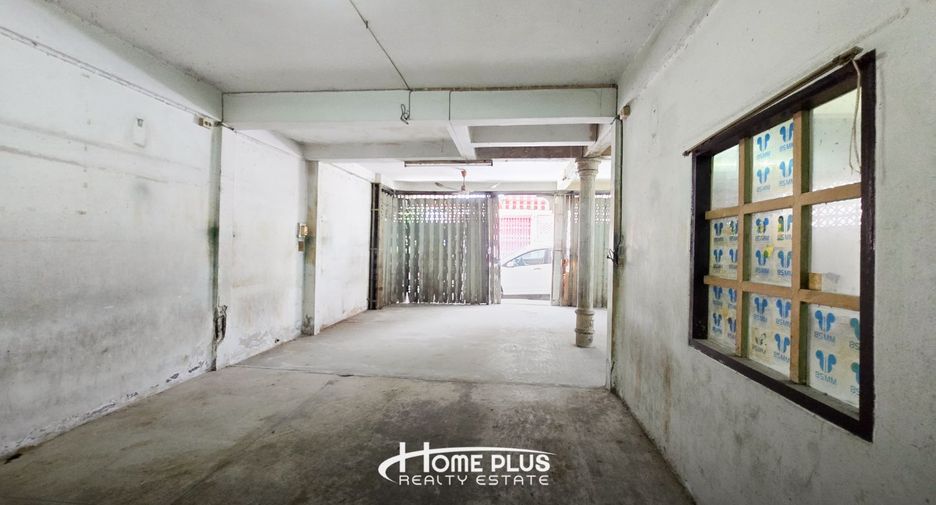 Casa adosada en venta de 5 habitaciones en Chom Thong, Bangkok