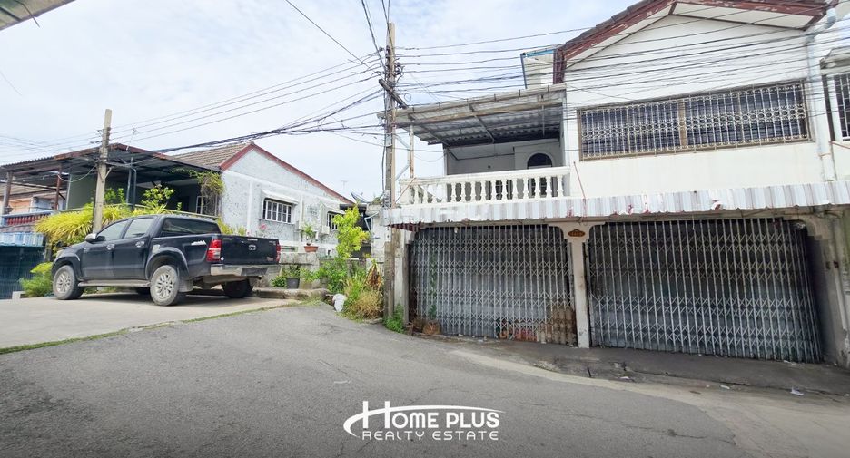 Casa adosada en venta de 5 habitaciones en Chom Thong, Bangkok