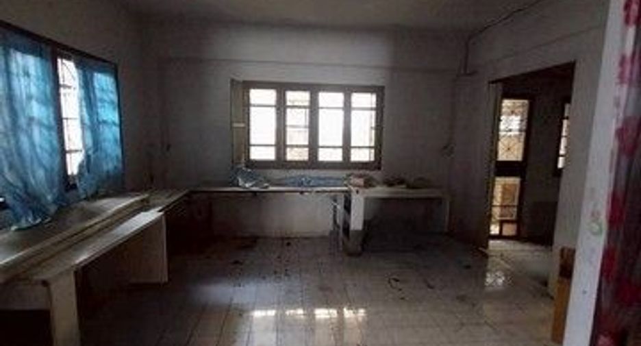 For sale 4 bedrooms townhouse in Khlong Luang, Pathum Thani