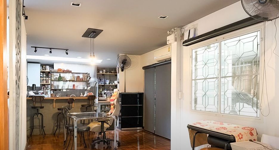 Haus zum Kauf mit 3 Zimmer in Bang Khen, Bangkok