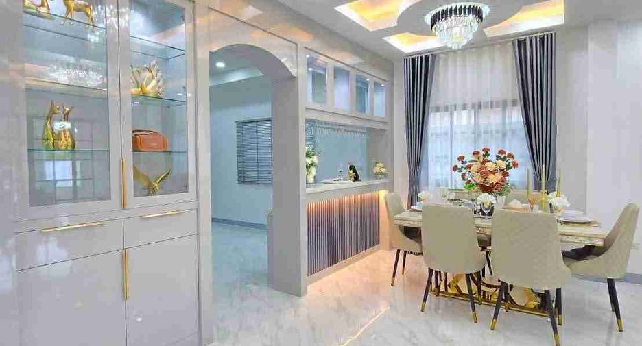Haus zum Kauf mit 4 Zimmer in Bang Lamung, Chonburi