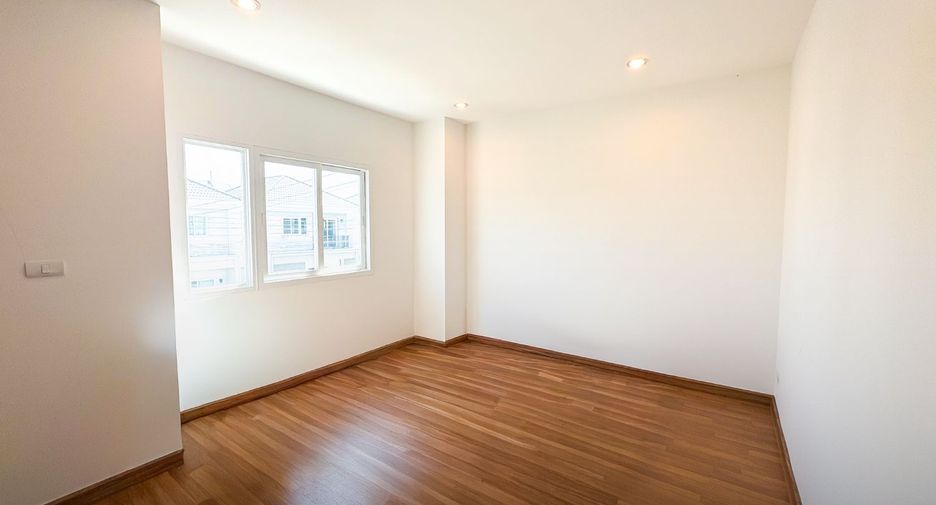 For sale 3 bedrooms house in Prawet, Bangkok