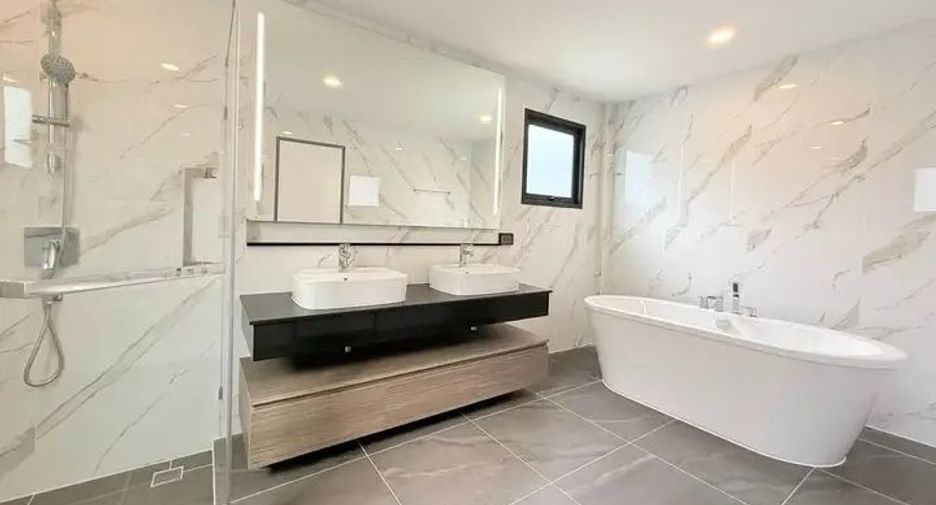 For rent 5 bedrooms condo in Bang Phli, Samut Prakan