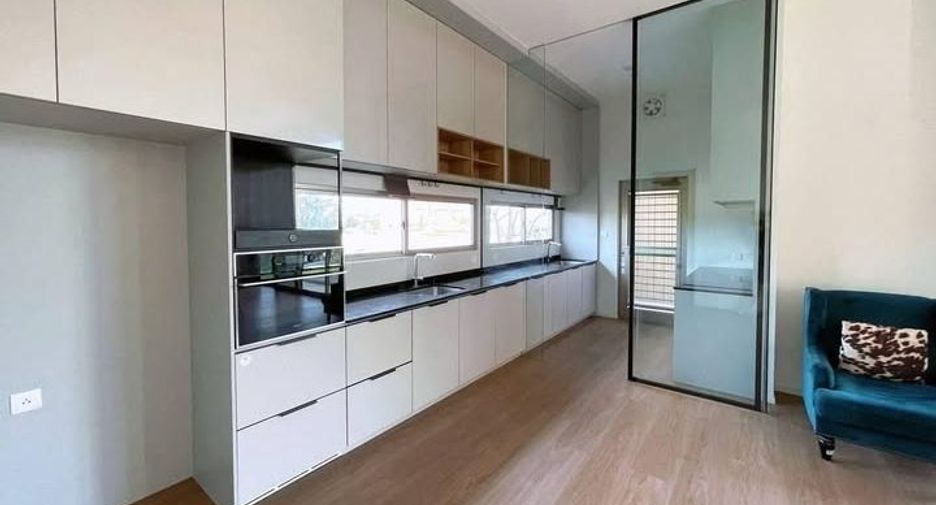 Wohnung zur Miete mit 3 Zimmer in Saphan Sung, Bangkok