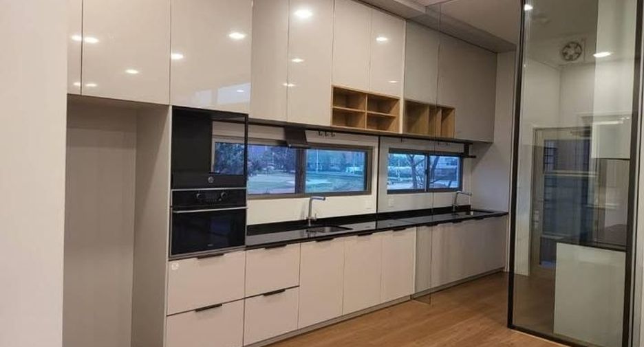 Wohnung zur Miete mit 3 Zimmer in Saphan Sung, Bangkok