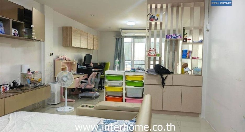 Local comercial en venta de 5 habitaciones en Khlong Sam Wa, Bangkok