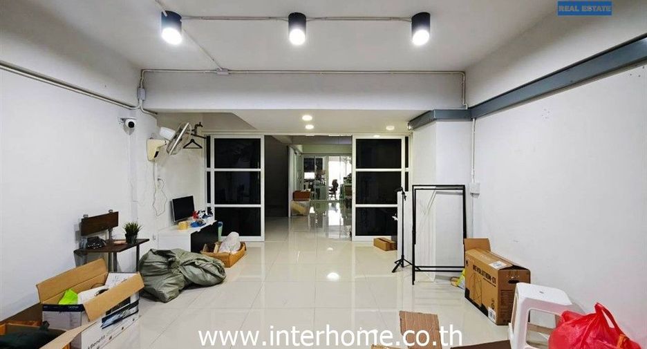Local comercial en venta de 5 habitaciones en Khlong Sam Wa, Bangkok