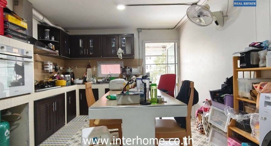 Local comercial en venta de 5 habitaciones en Khlong Sam Wa, Bangkok