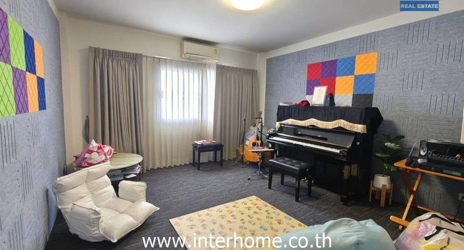 Local comercial en venta de 5 habitaciones en Khlong Sam Wa, Bangkok
