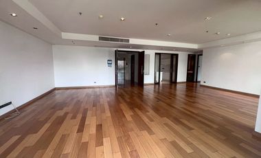 À vendre et à louer 4 chambres condo à Khlong Toei, Bangkok