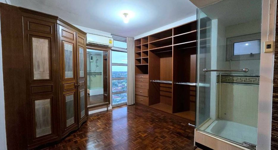 For sale 3 bedrooms condo in Pak Kret, Nonthaburi