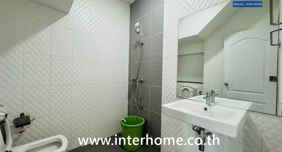 Reihenhaus zum Kauf mit 4 Zimmer in Lat Krabang, Bangkok