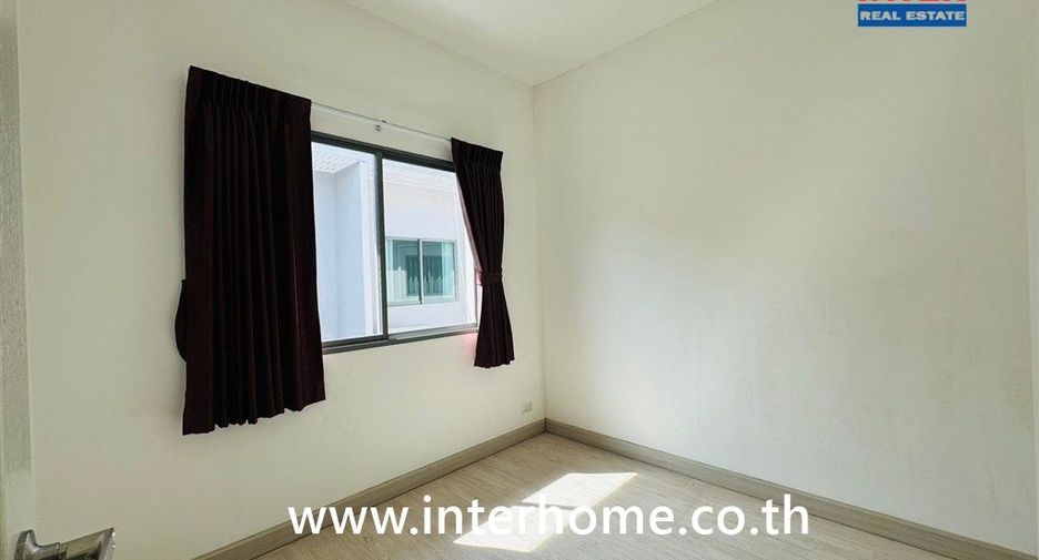 Reihenhaus zum Kauf mit 4 Zimmer in Lat Krabang, Bangkok