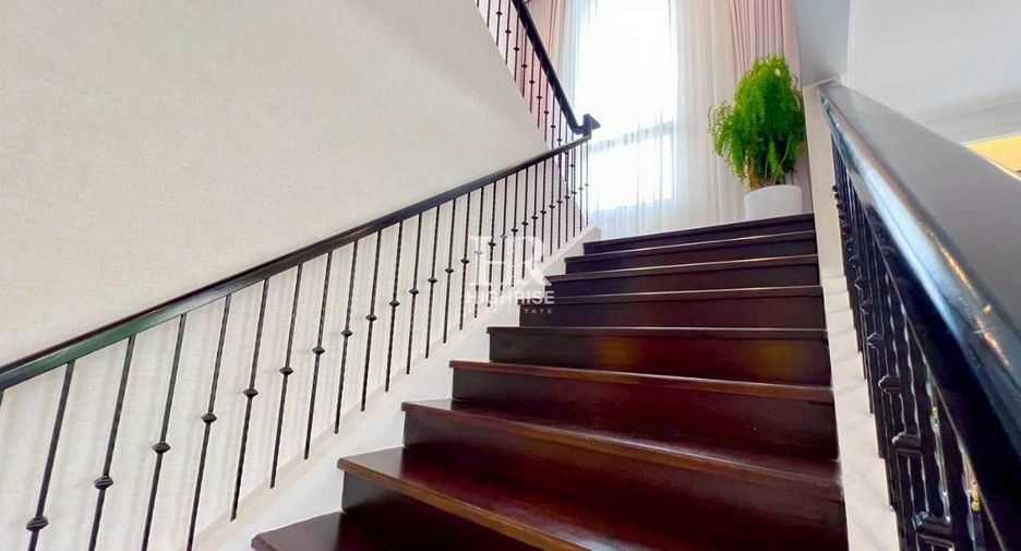 For rent 4 bedrooms villa in Bang Lamung, Chonburi