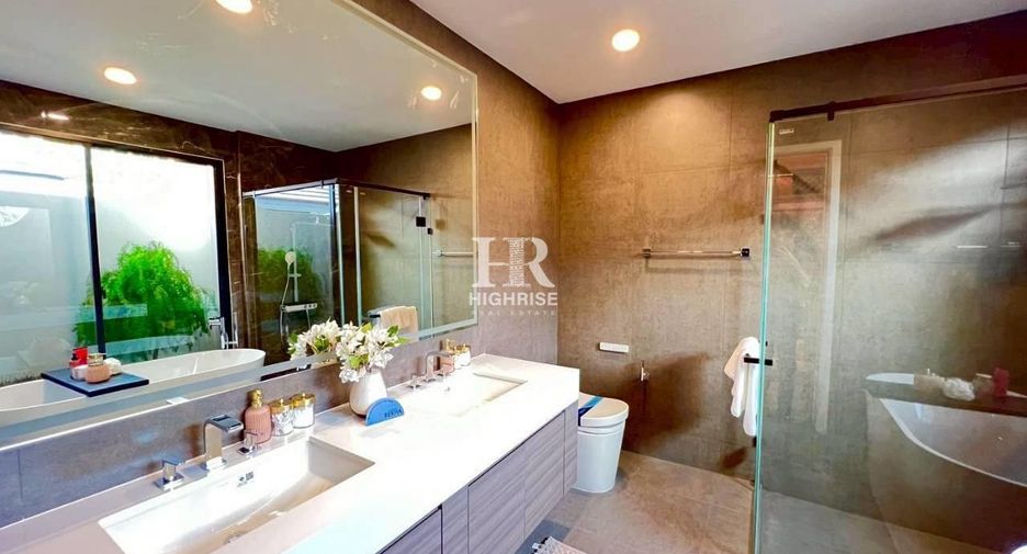 For rent 4 bedrooms villa in Bang Lamung, Chonburi