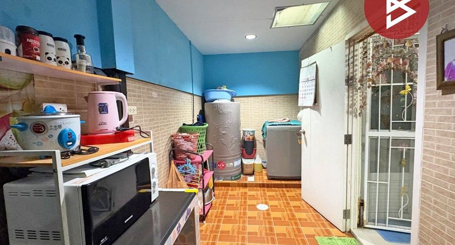 Casa adosada en venta de 3 habitaciones en Mueang Pathum Thani, Pathum Thani