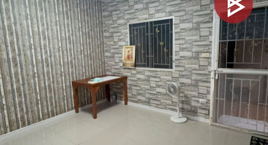 Casa adosada en venta de 3 habitaciones en Mueang Pathum Thani, Pathum Thani