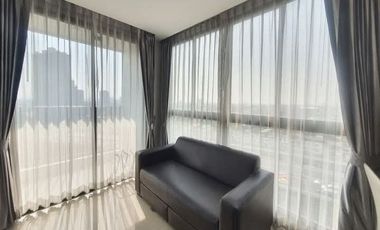 Wohnung zur Miete mit 1 Zimmer in Bang Rak, Bangkok