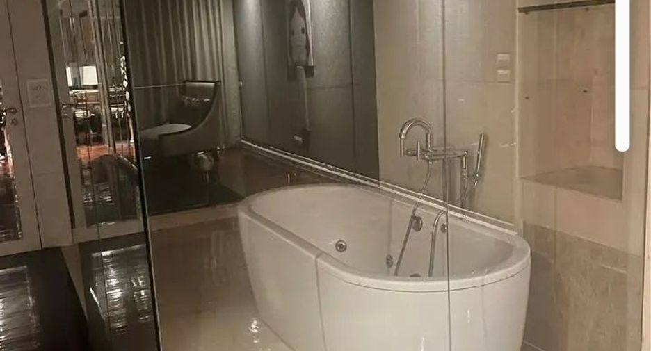 Wohnung zur Miete mit 1 Zimmer in Bang Rak, Bangkok