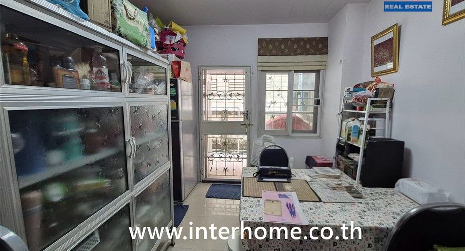 Casa adosada en venta de 3 habitaciones en Phasi Charoen, Bangkok