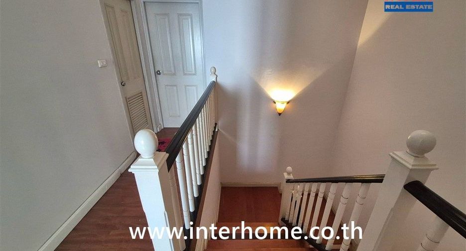Casa adosada en venta de 3 habitaciones en Phasi Charoen, Bangkok