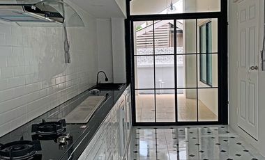 Casa en alquiler y en venta de 5 habitaciones en Saraphi, Chiang Mai