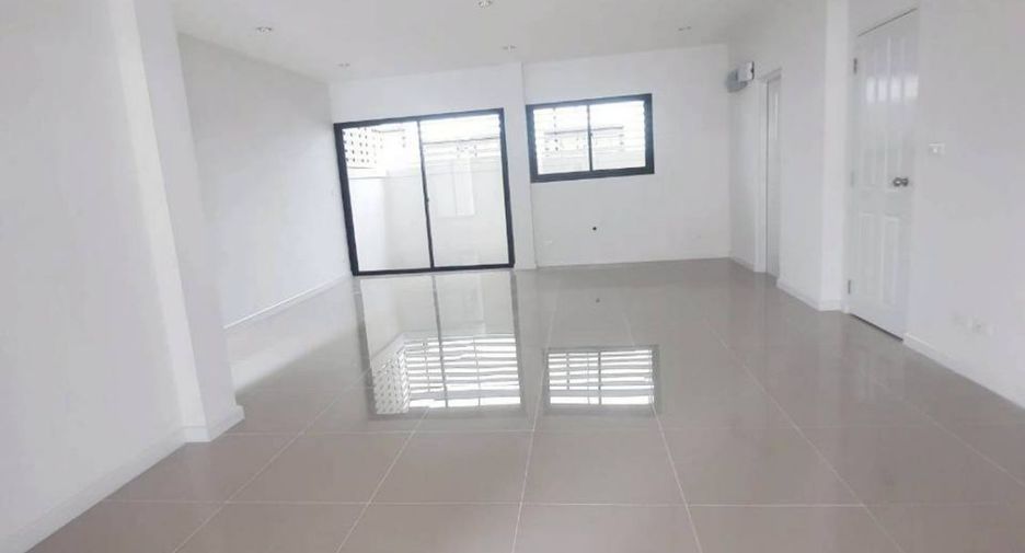 À louer 3 chambres condo à Khlong Luang, Pathum Thani