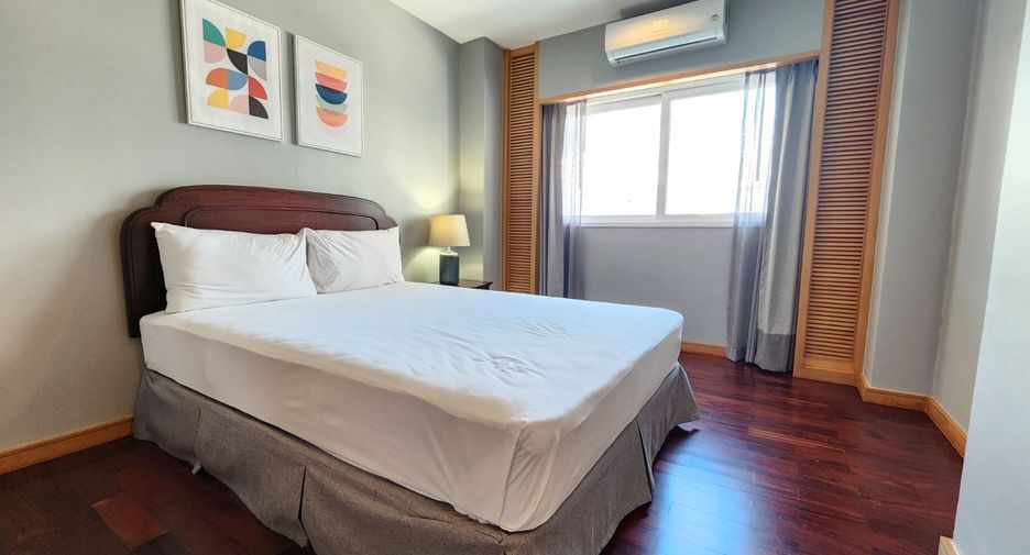 For rent 3 bedrooms apartment in Bang Rak, Bangkok