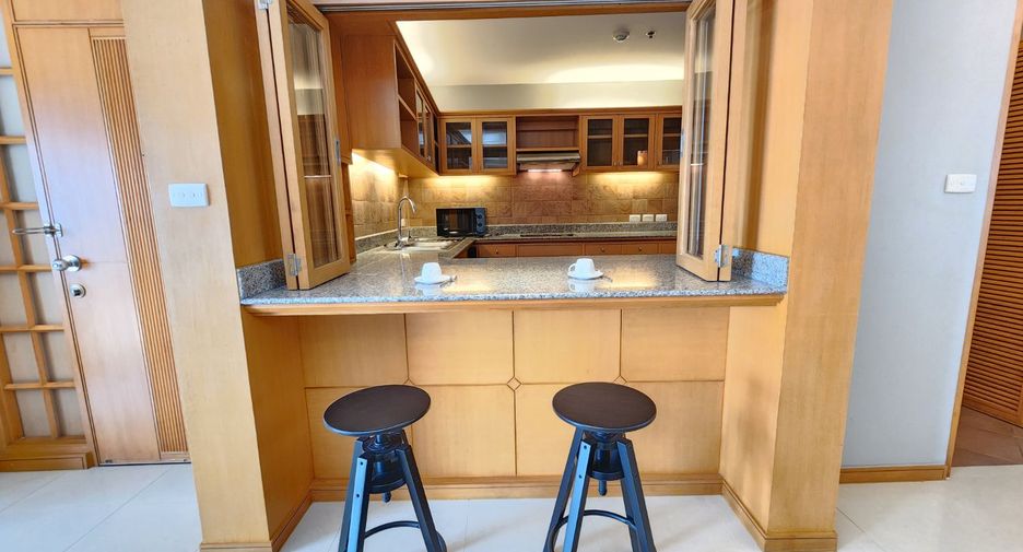 For rent 3 bedrooms apartment in Bang Rak, Bangkok
