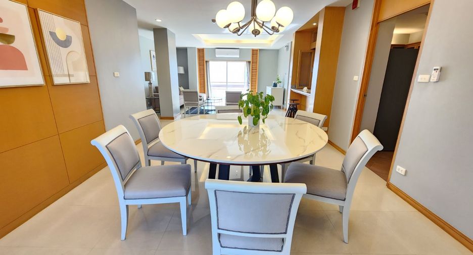 For rent 3 bedrooms apartment in Bang Rak, Bangkok