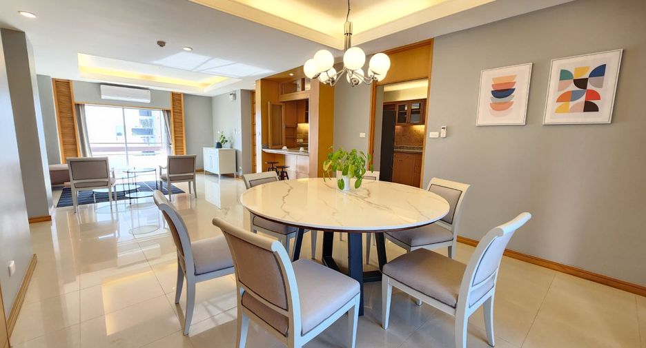 For rent 3 bedrooms apartment in Bang Rak, Bangkok