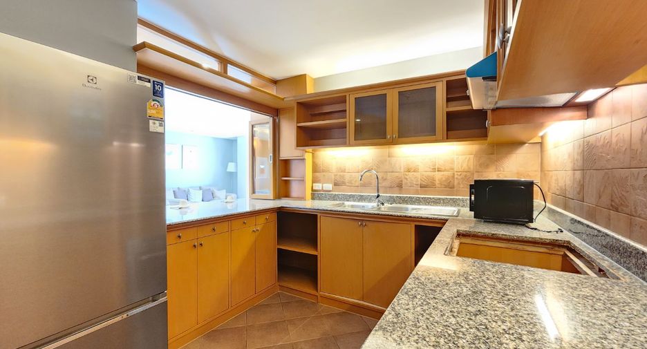 For rent 3 bedrooms apartment in Bang Rak, Bangkok