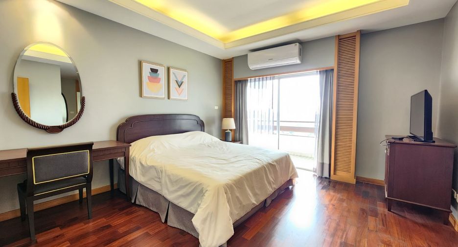 For rent 3 bedrooms apartment in Bang Rak, Bangkok