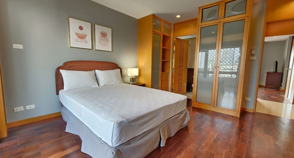 For rent 3 bedrooms apartment in Bang Rak, Bangkok