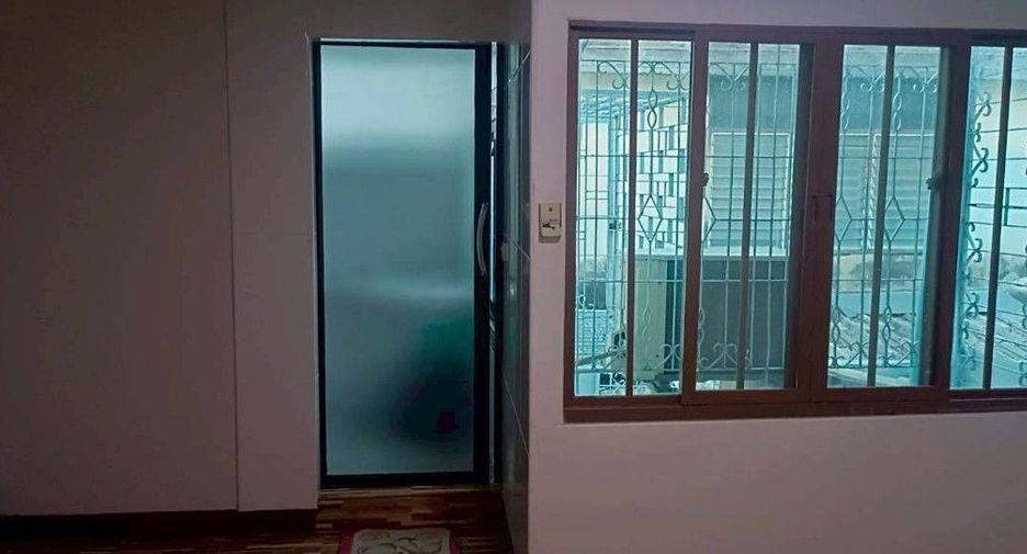 À vendre 2 chambres maison à Bang Kapi, Bangkok