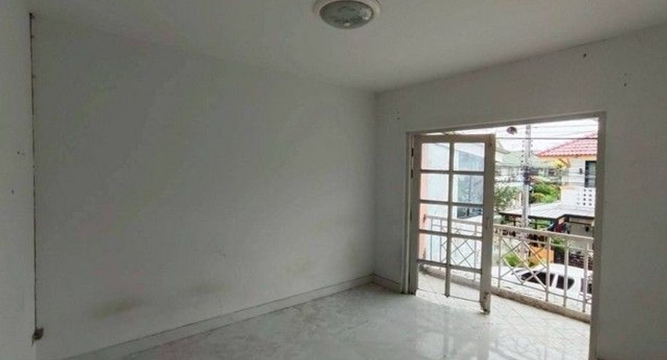 Casa adosada en venta de 3 habitaciones en Khlong Luang, Pathum Thani