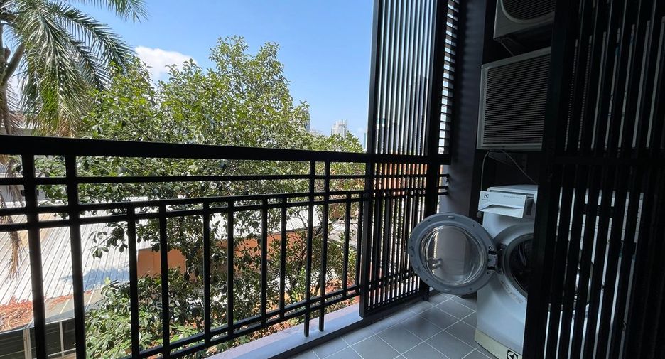 For sale 3 bedrooms condo in Watthana, Bangkok