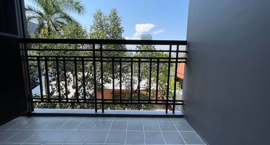 For sale 3 bedrooms condo in Watthana, Bangkok