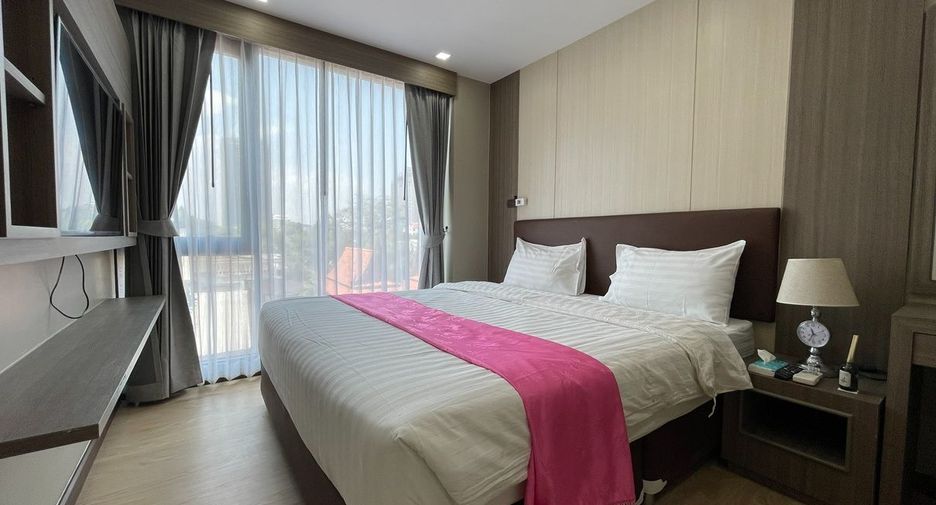 For sale 3 bedrooms condo in Watthana, Bangkok