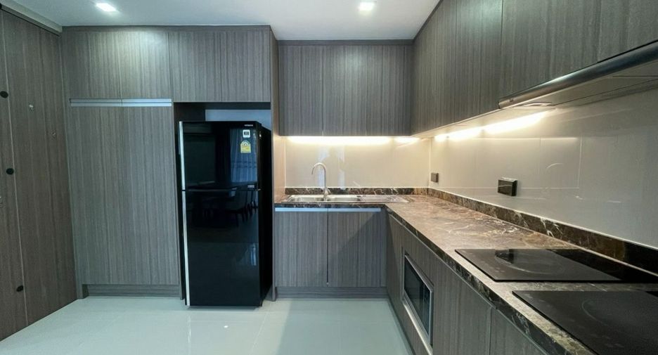 For sale 3 bedrooms condo in Watthana, Bangkok