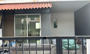 Casa adosada en venta de 3 habitaciones en Mueang Pathum Thani, Pathum Thani
