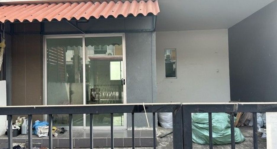 Casa adosada en venta de 3 habitaciones en Mueang Pathum Thani, Pathum Thani